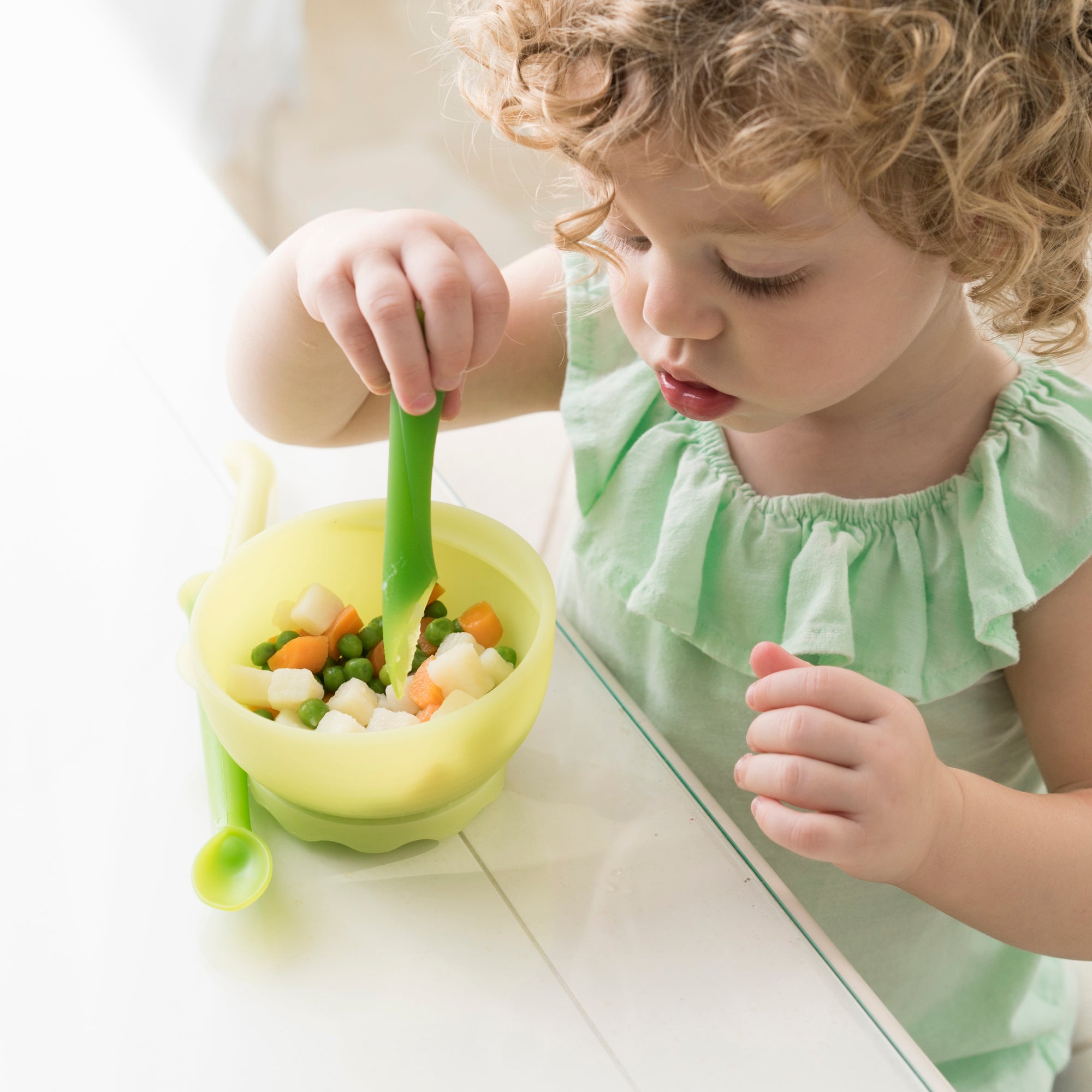 Motherly 10 must-haves for starting solids with your baby