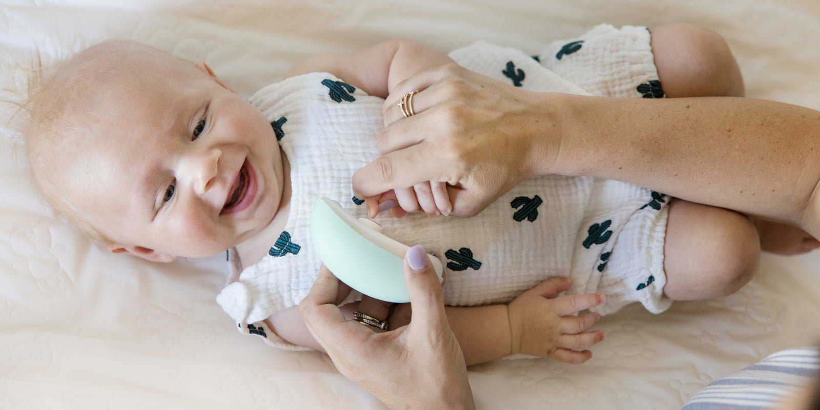 soft and gentle - Designed with little hands and nails in mind. The trimmer features gentle, rotating filing pads, preventing potential damage to surrounding skin, cuticles, and nail beds. 